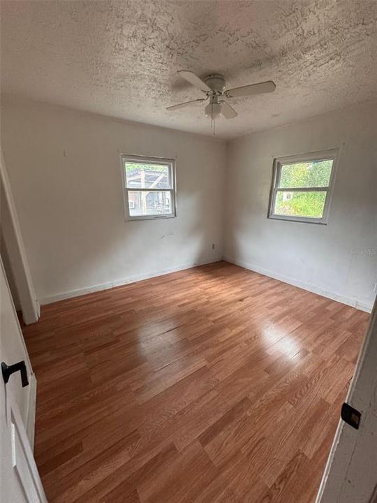 Activo con contrato: $175,000 (3 camas, 1 baños, 1099 Pies cuadrados)