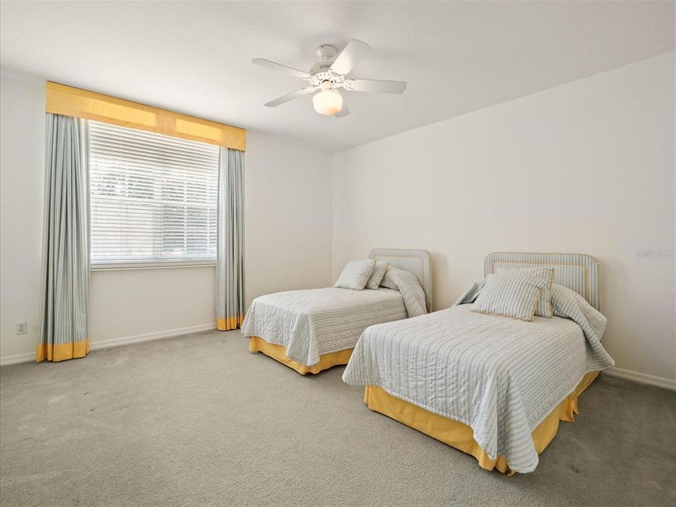 合同活跃: $785,000 (5 贝兹, 3 浴室, 3251 平方英尺)