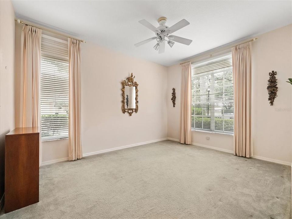 合同活跃: $785,000 (5 贝兹, 3 浴室, 3251 平方英尺)