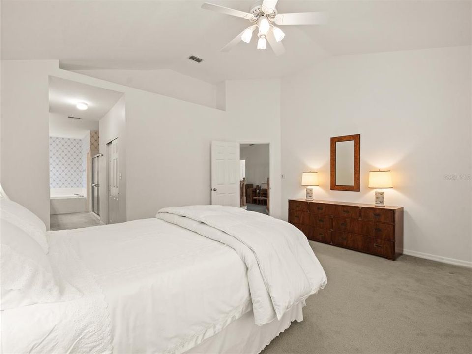 合同活跃: $785,000 (5 贝兹, 3 浴室, 3251 平方英尺)