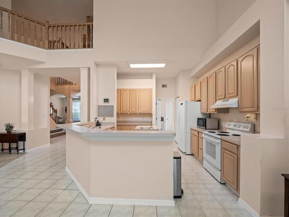 合同活跃: $785,000 (5 贝兹, 3 浴室, 3251 平方英尺)