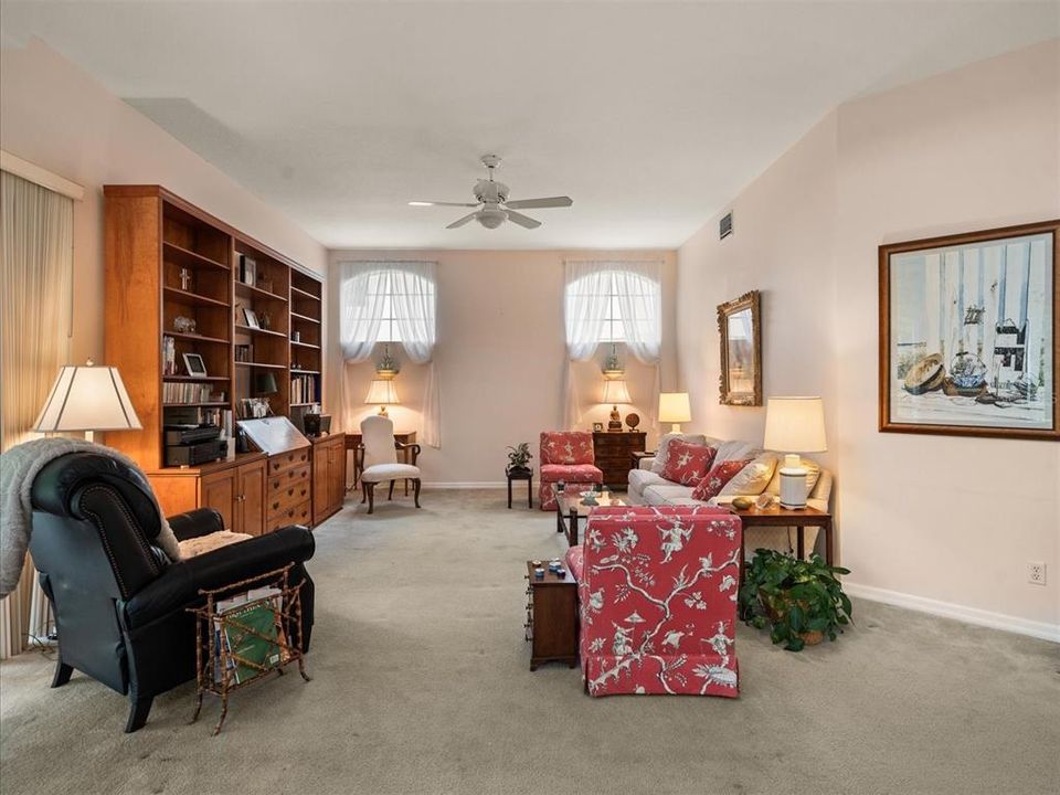 合同活跃: $785,000 (5 贝兹, 3 浴室, 3251 平方英尺)