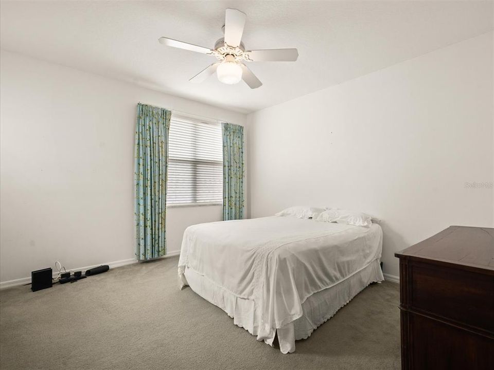 合同活跃: $785,000 (5 贝兹, 3 浴室, 3251 平方英尺)