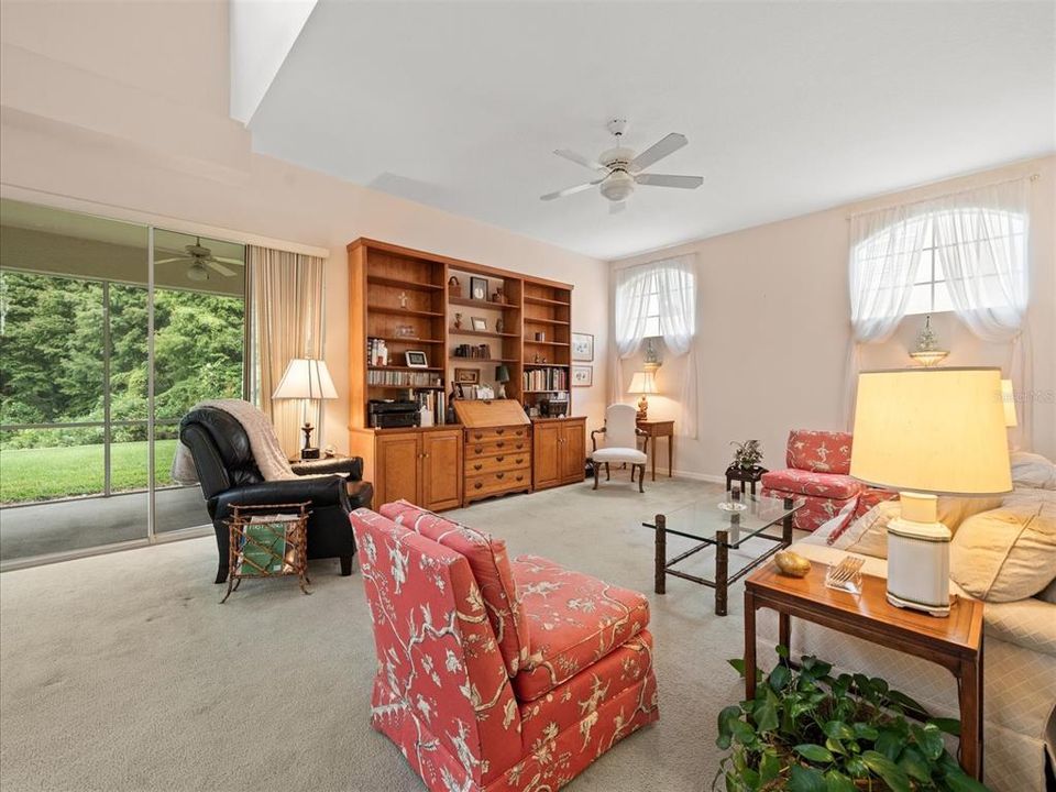 合同活跃: $785,000 (5 贝兹, 3 浴室, 3251 平方英尺)