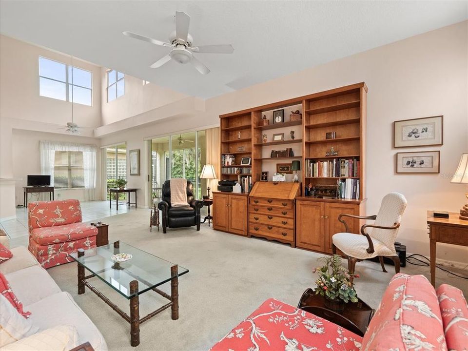 合同活跃: $785,000 (5 贝兹, 3 浴室, 3251 平方英尺)