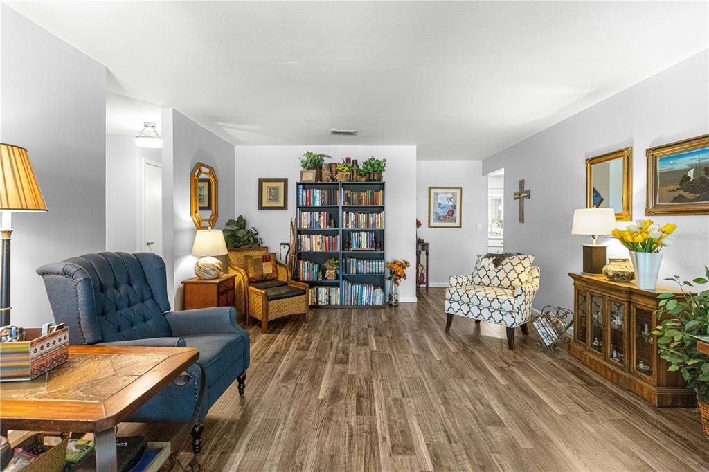 For Sale: $239,000 (2 beds, 2 baths, 1676 Square Feet)