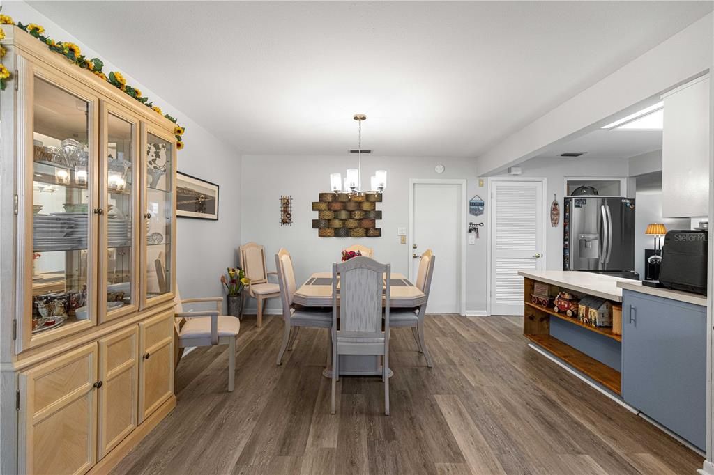 For Sale: $239,000 (2 beds, 2 baths, 1676 Square Feet)