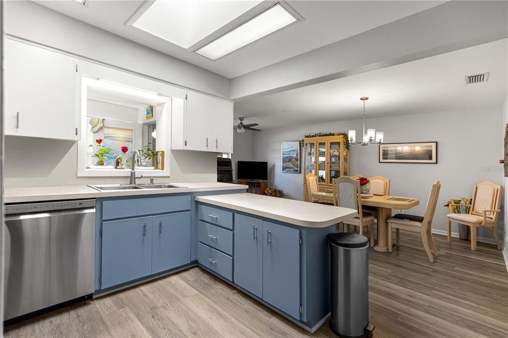 For Sale: $239,000 (2 beds, 2 baths, 1676 Square Feet)