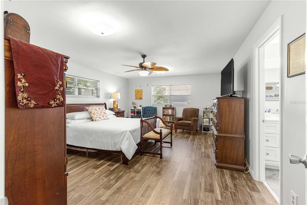 For Sale: $239,000 (2 beds, 2 baths, 1676 Square Feet)