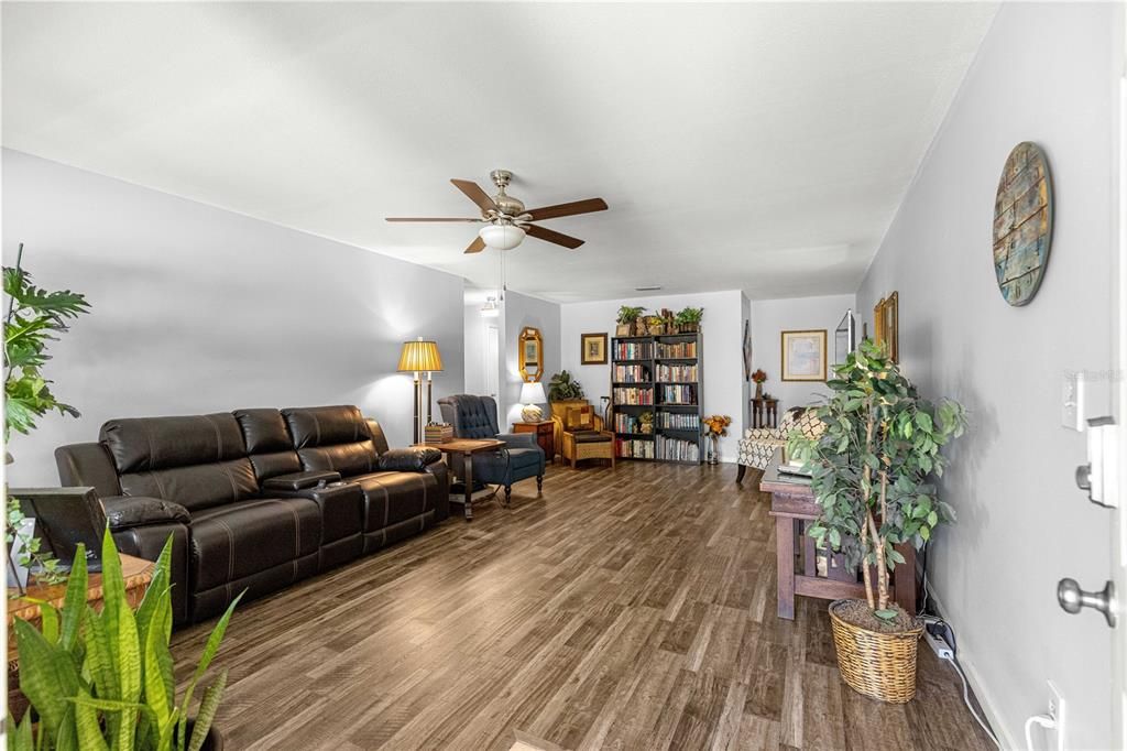 For Sale: $239,000 (2 beds, 2 baths, 1676 Square Feet)