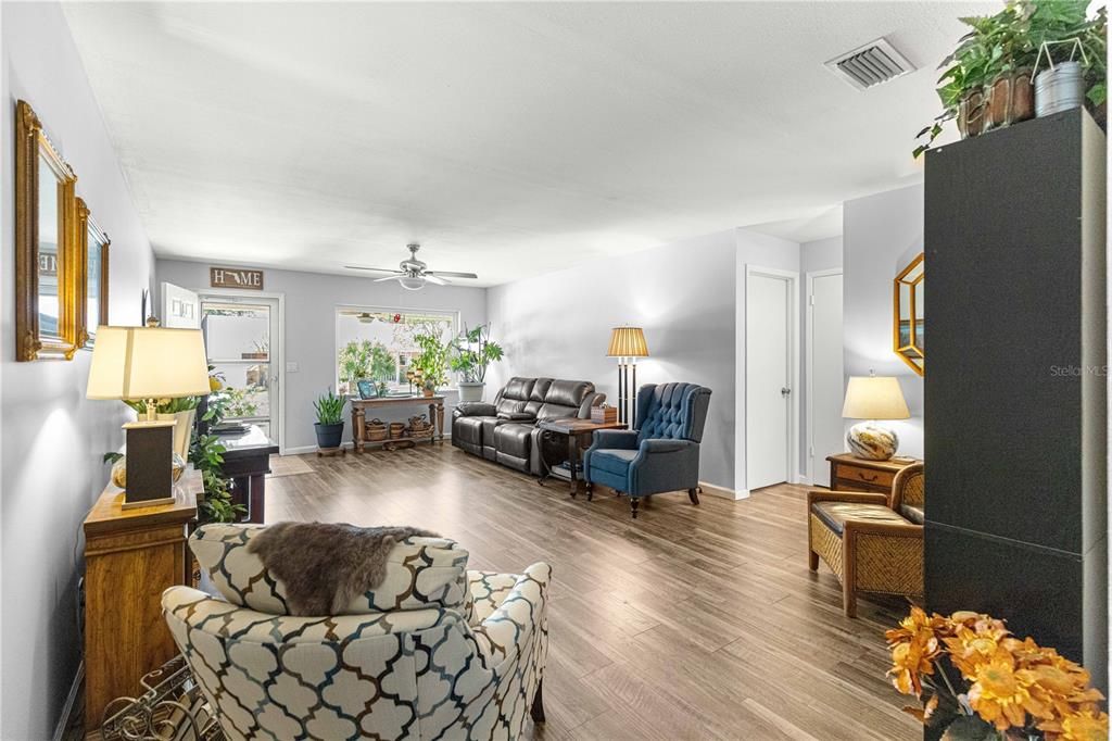 For Sale: $239,000 (2 beds, 2 baths, 1676 Square Feet)