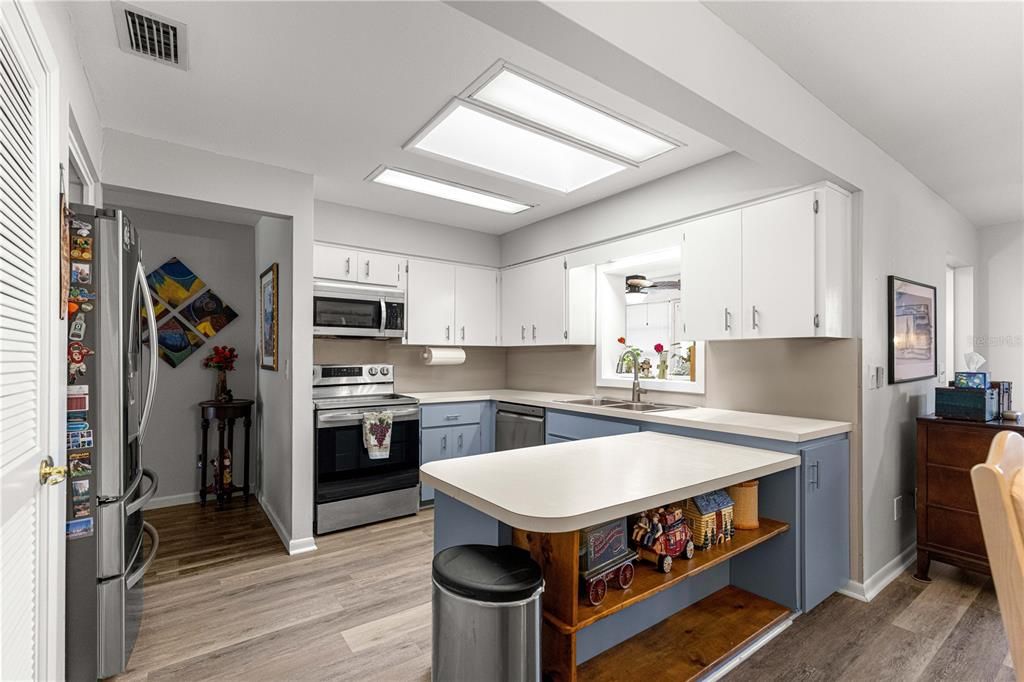 For Sale: $239,000 (2 beds, 2 baths, 1676 Square Feet)