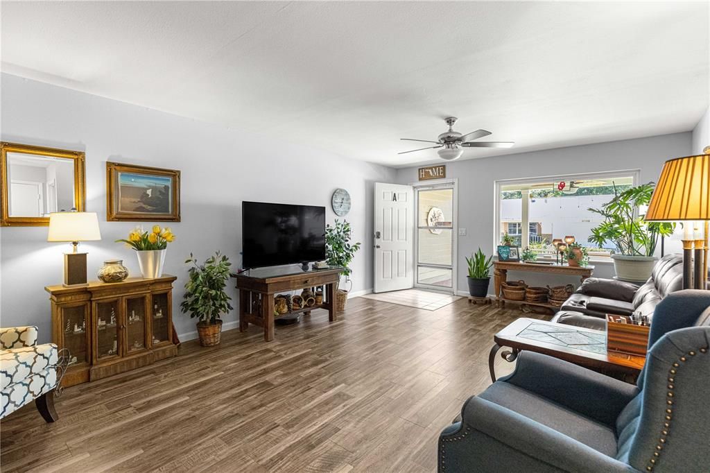 For Sale: $239,000 (2 beds, 2 baths, 1676 Square Feet)