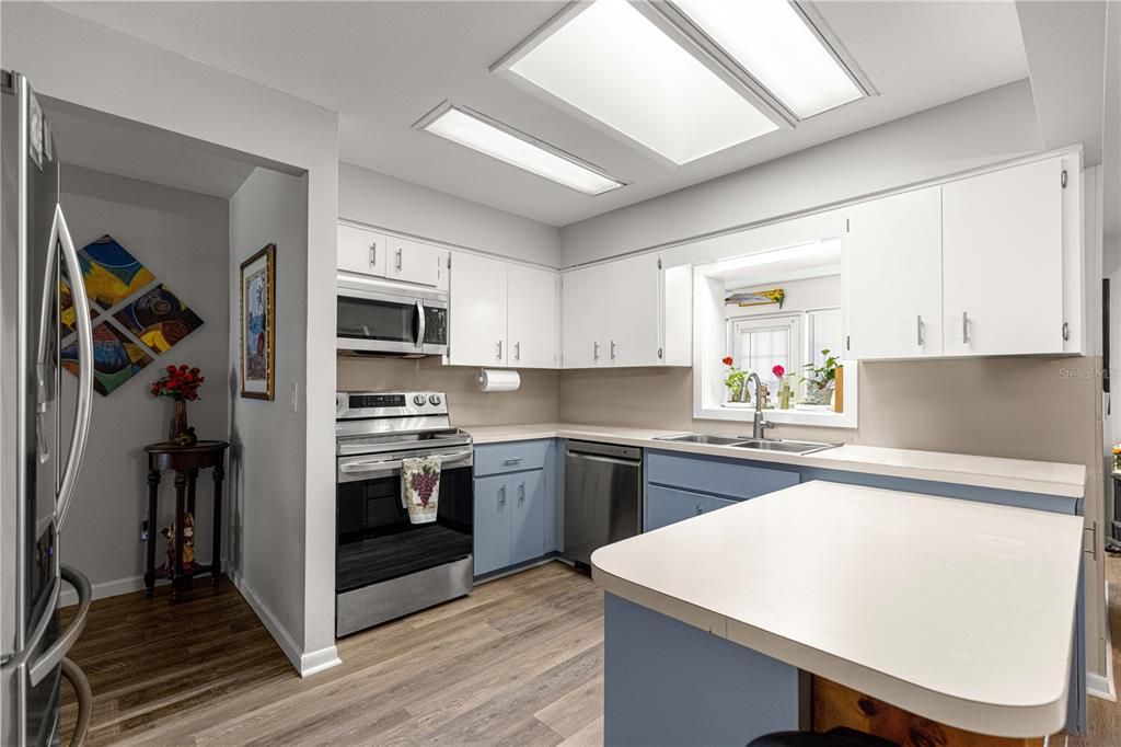 For Sale: $239,000 (2 beds, 2 baths, 1676 Square Feet)