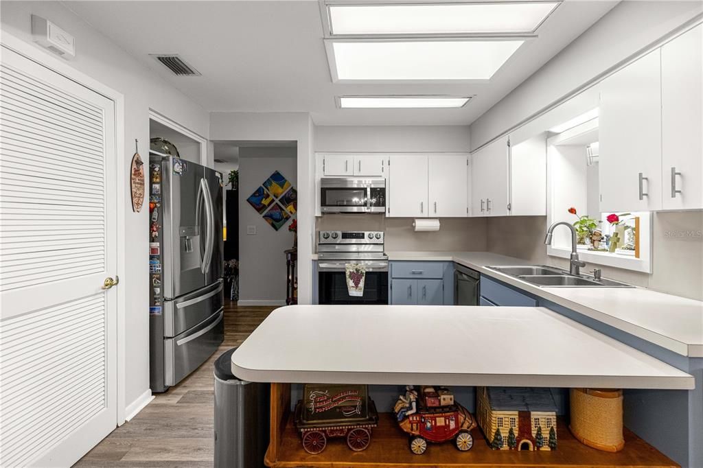 For Sale: $239,000 (2 beds, 2 baths, 1676 Square Feet)