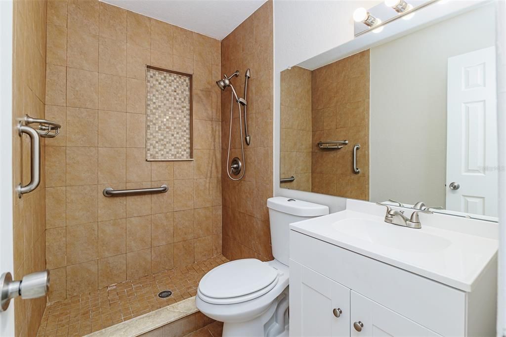 На продажу: $219,950 (3 спален, 1 ванн, 1129 Квадратных фут)