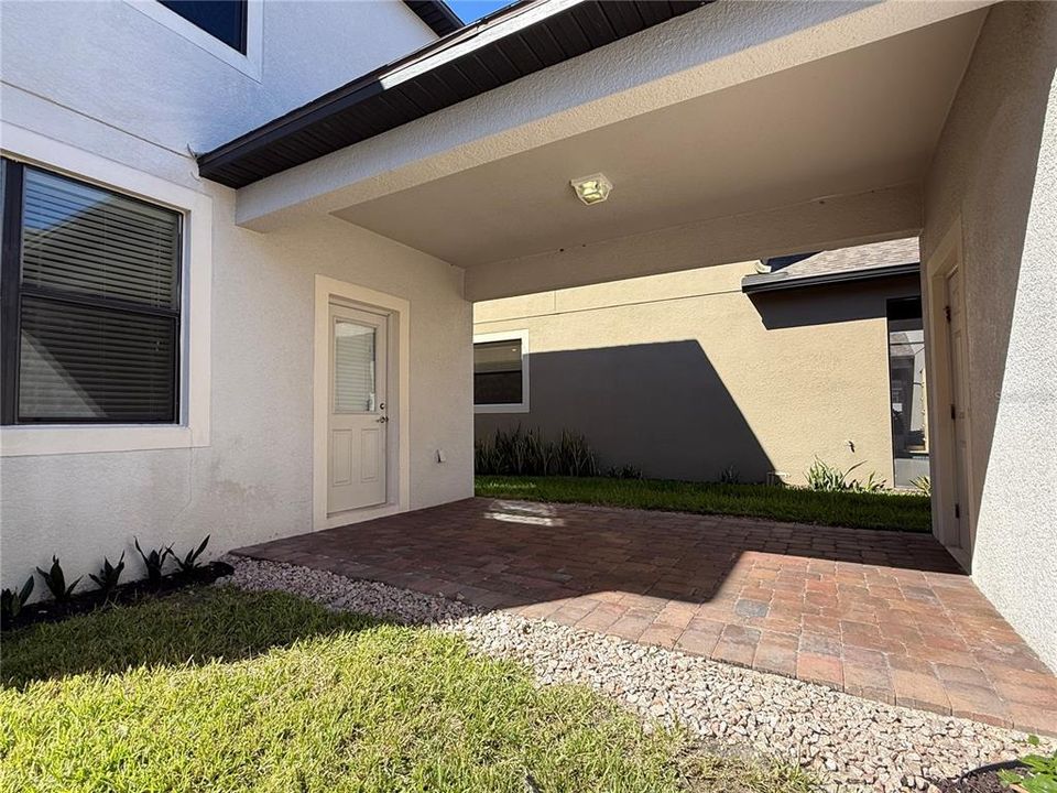 Active With Contract: $2,900 (3 beds, 2 baths, 1980 Square Feet)