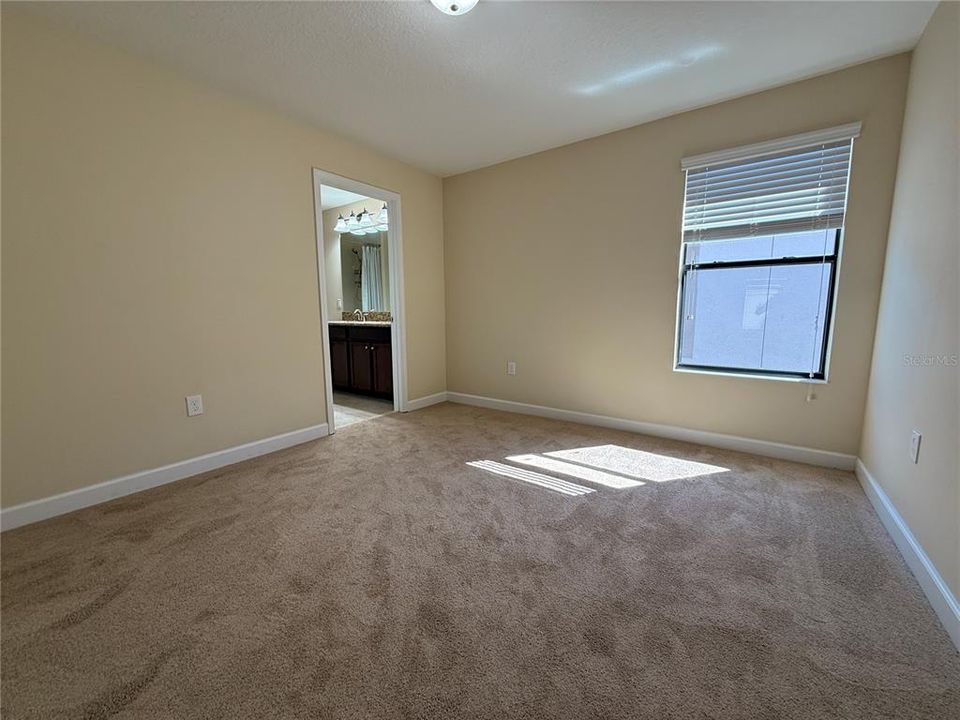 Active With Contract: $2,900 (3 beds, 2 baths, 1980 Square Feet)