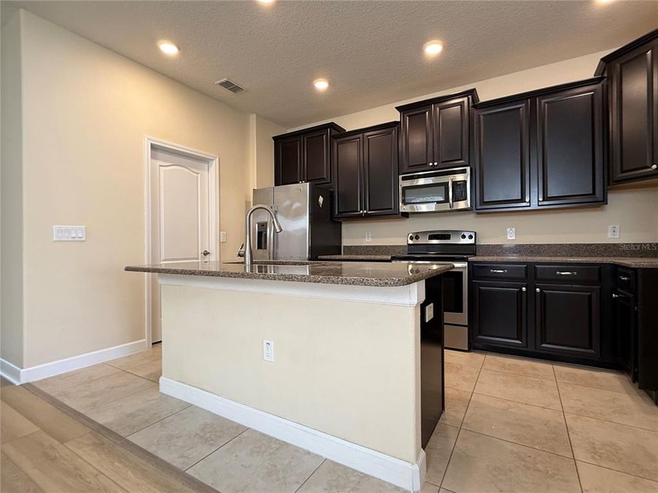Active With Contract: $2,900 (3 beds, 2 baths, 1980 Square Feet)