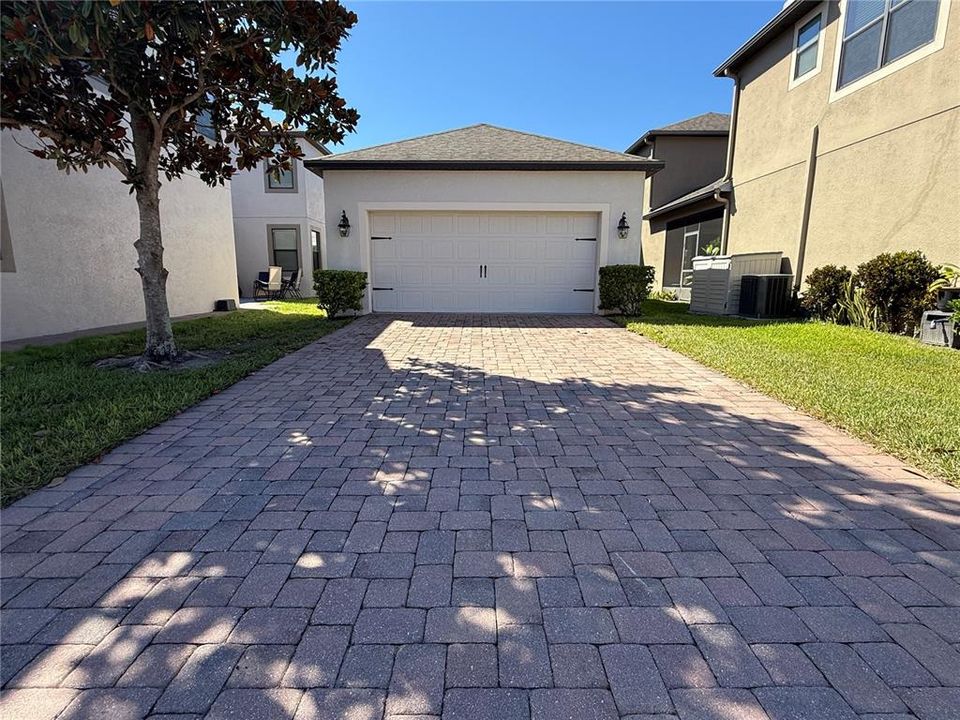 Active With Contract: $2,900 (3 beds, 2 baths, 1980 Square Feet)