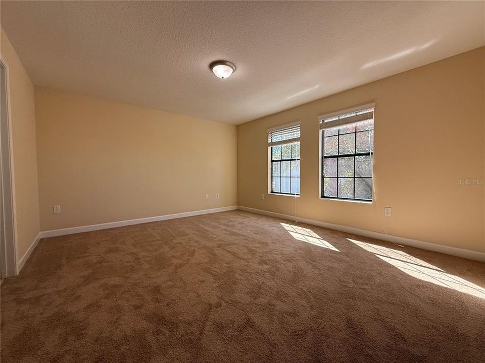 Active With Contract: $2,900 (3 beds, 2 baths, 1980 Square Feet)