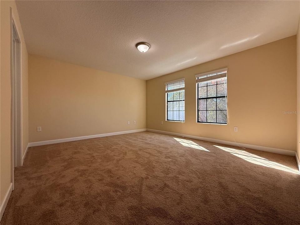 Active With Contract: $2,900 (3 beds, 2 baths, 1980 Square Feet)