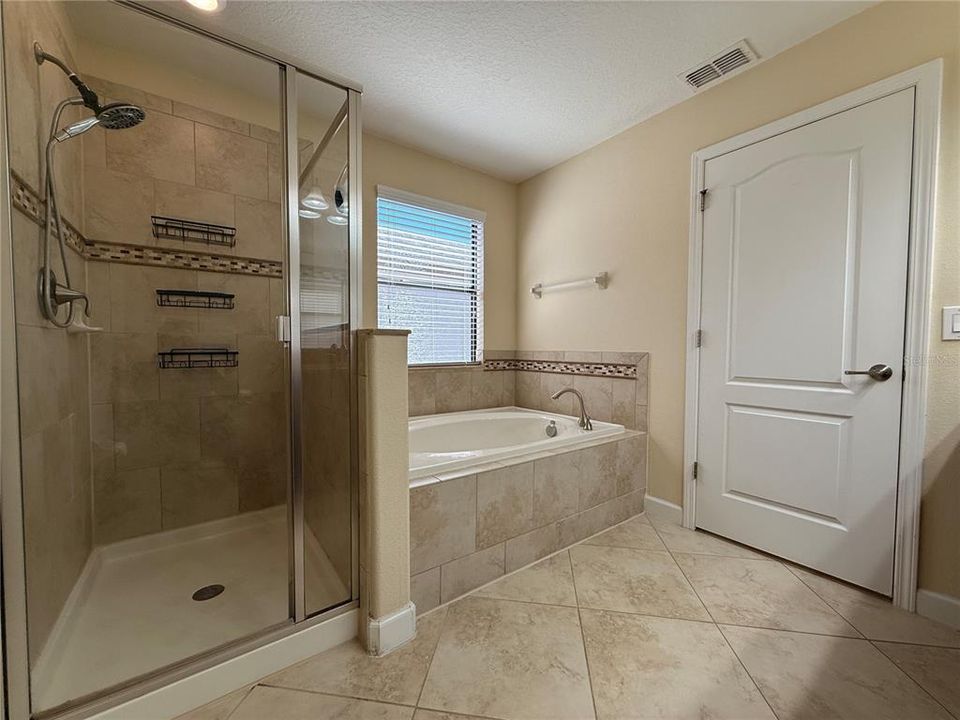 Active With Contract: $2,900 (3 beds, 2 baths, 1980 Square Feet)