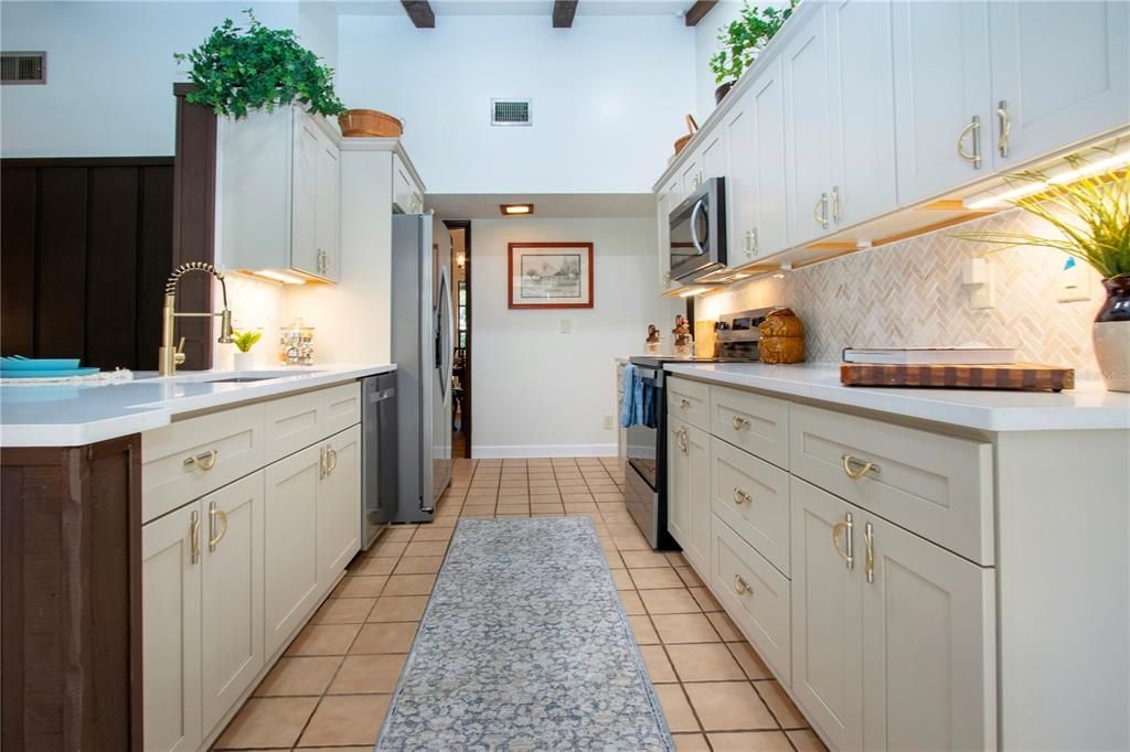 待售: $414,000 (3 贝兹, 3 浴室, 2085 平方英尺)