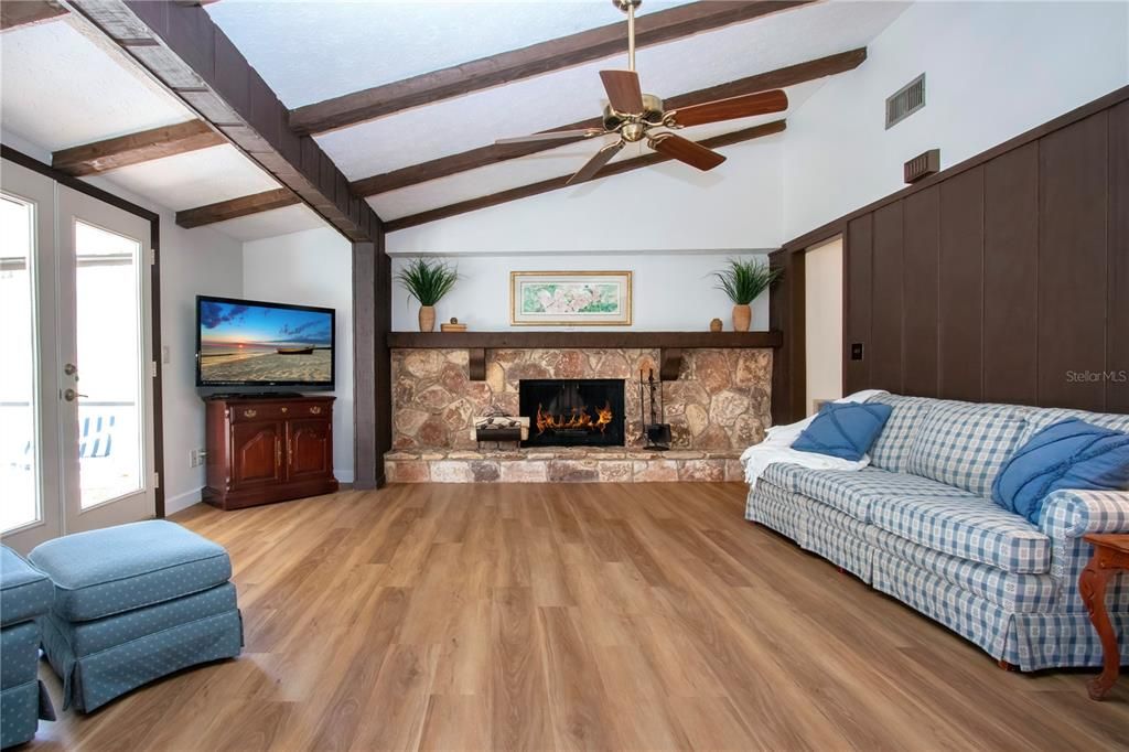 待售: $414,000 (3 贝兹, 3 浴室, 2085 平方英尺)