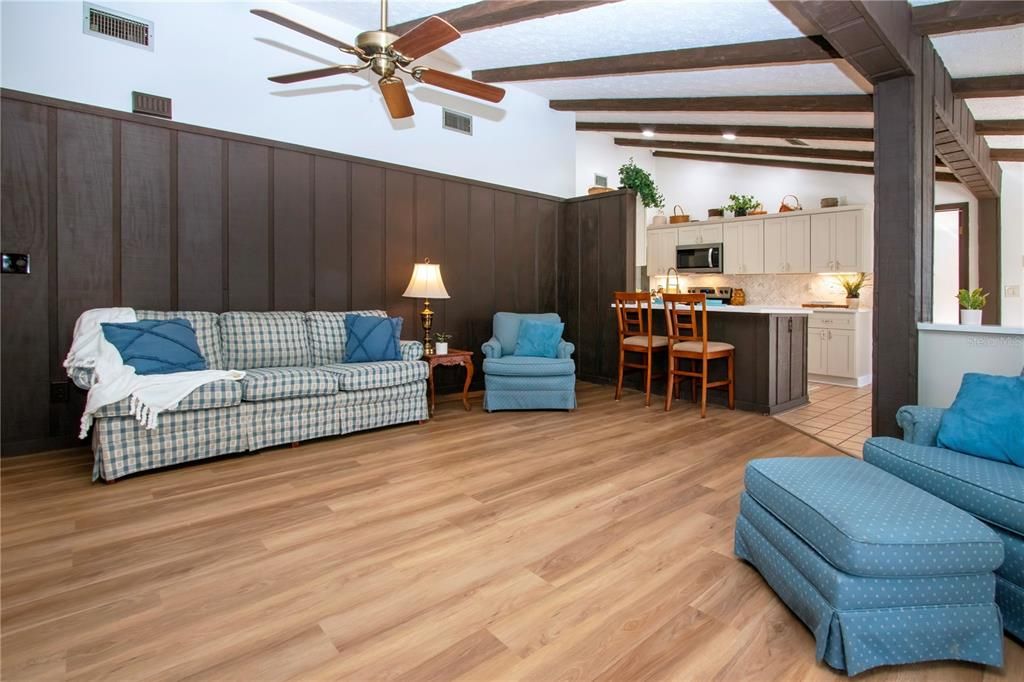 待售: $414,000 (3 贝兹, 3 浴室, 2085 平方英尺)