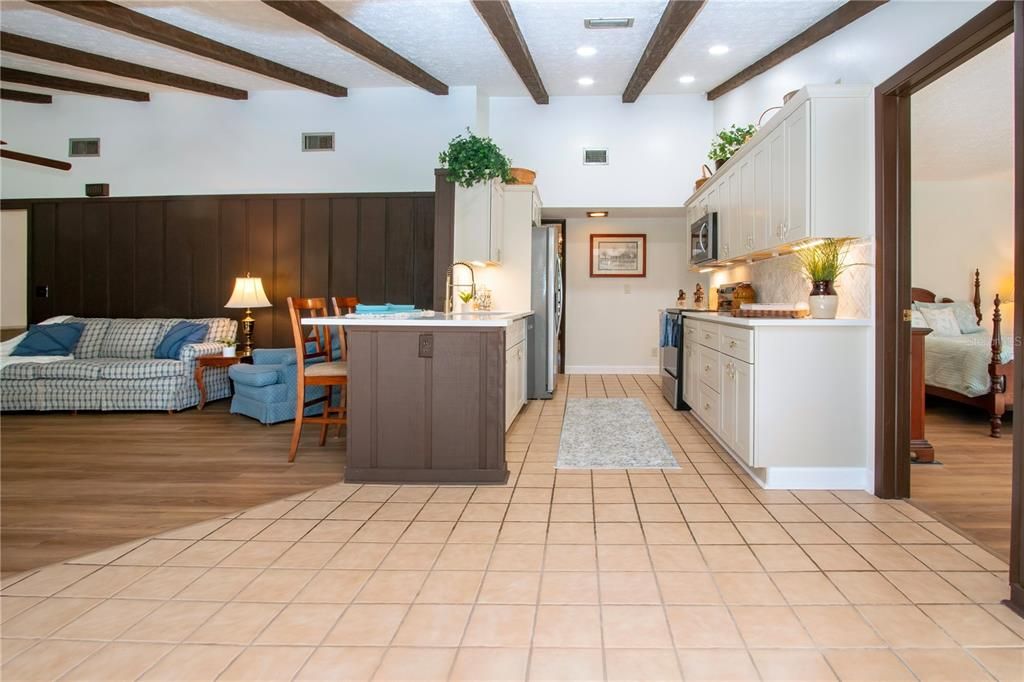 待售: $414,000 (3 贝兹, 3 浴室, 2085 平方英尺)