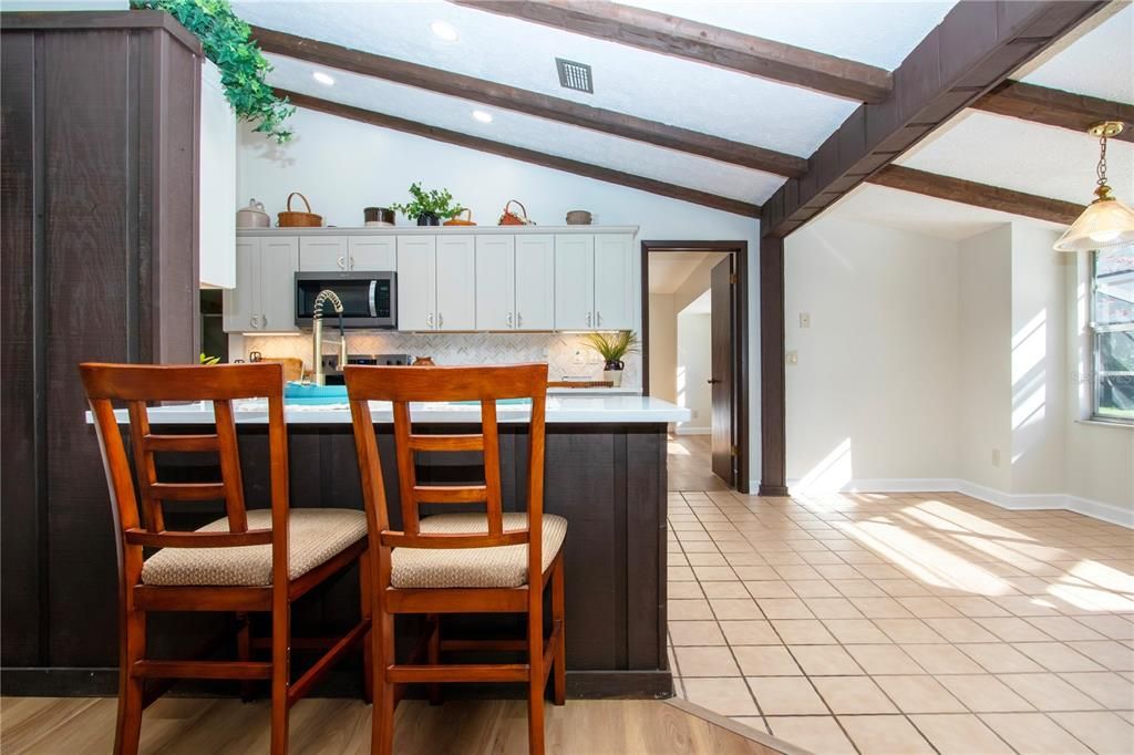 待售: $414,000 (3 贝兹, 3 浴室, 2085 平方英尺)