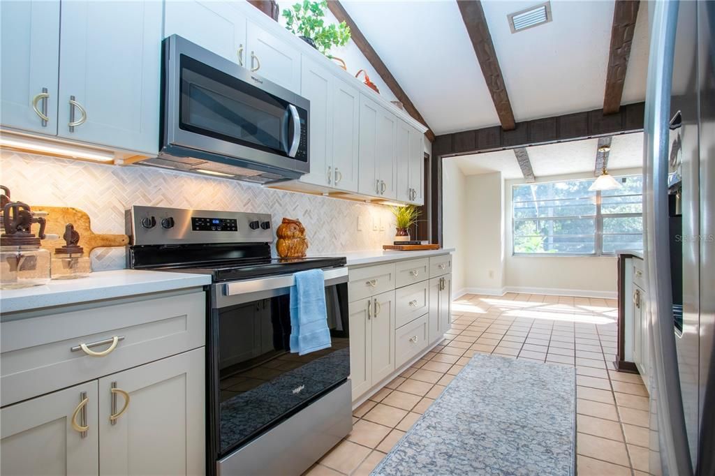 待售: $414,000 (3 贝兹, 3 浴室, 2085 平方英尺)