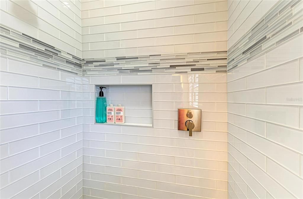 Activo con contrato: $450,000 (3 camas, 2 baños, 1657 Pies cuadrados)