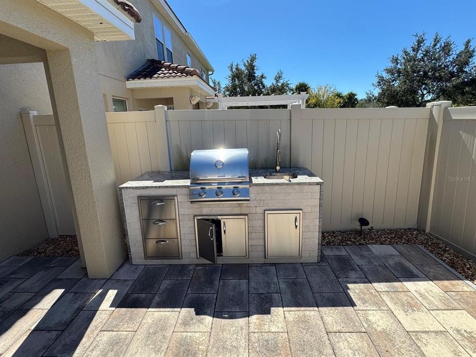 合同活跃: $3,000 (3 贝兹, 2 浴室, 1876 平方英尺)