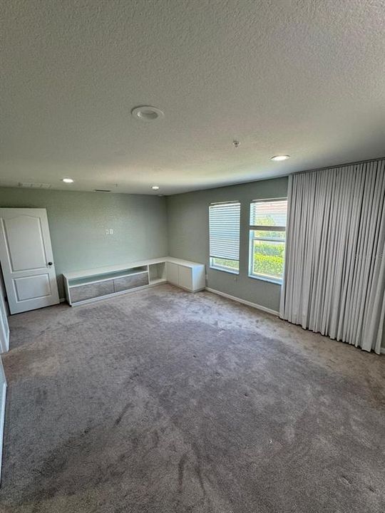 合同活跃: $3,000 (3 贝兹, 2 浴室, 1876 平方英尺)