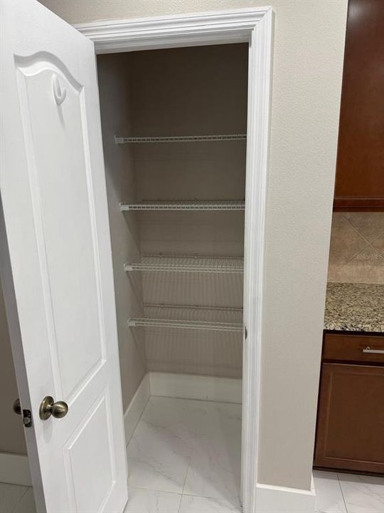 合同活跃: $3,000 (3 贝兹, 2 浴室, 1876 平方英尺)