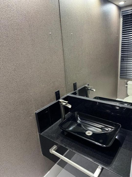 合同活跃: $3,000 (3 贝兹, 2 浴室, 1876 平方英尺)