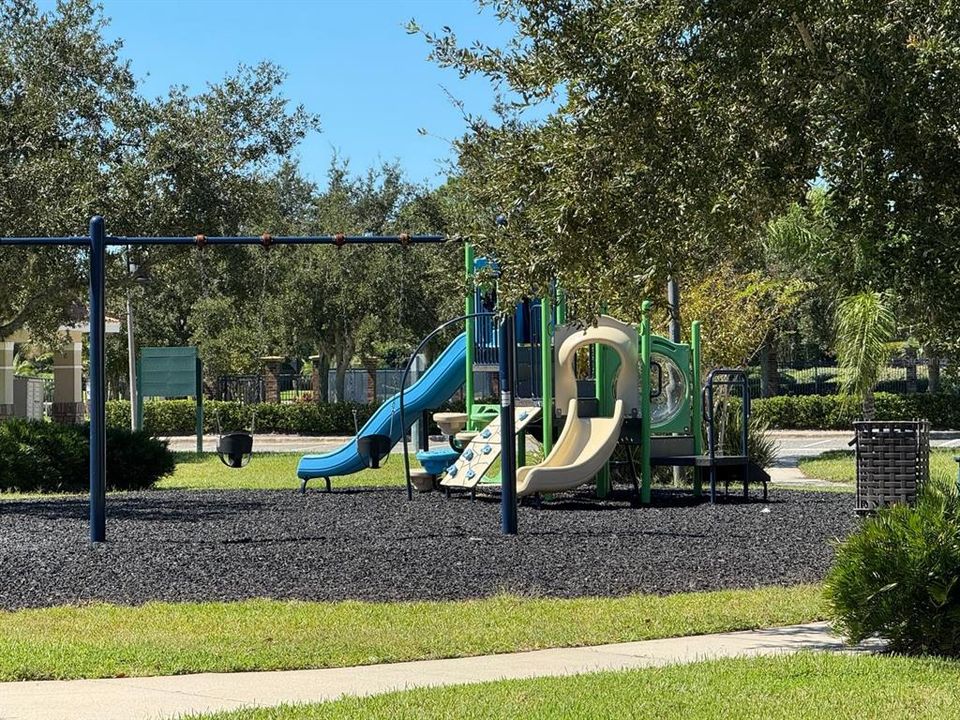 合同活跃: $3,000 (3 贝兹, 2 浴室, 1876 平方英尺)