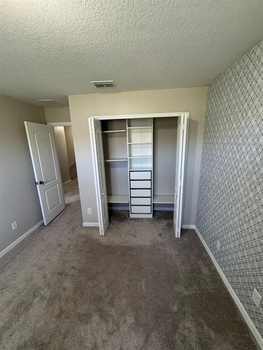 合同活跃: $3,000 (3 贝兹, 2 浴室, 1876 平方英尺)