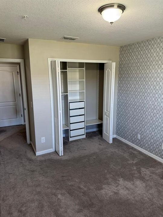 合同活跃: $3,000 (3 贝兹, 2 浴室, 1876 平方英尺)