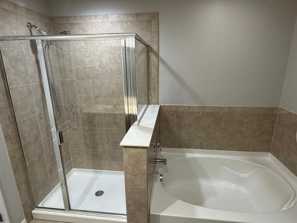 合同活跃: $3,000 (3 贝兹, 2 浴室, 1876 平方英尺)