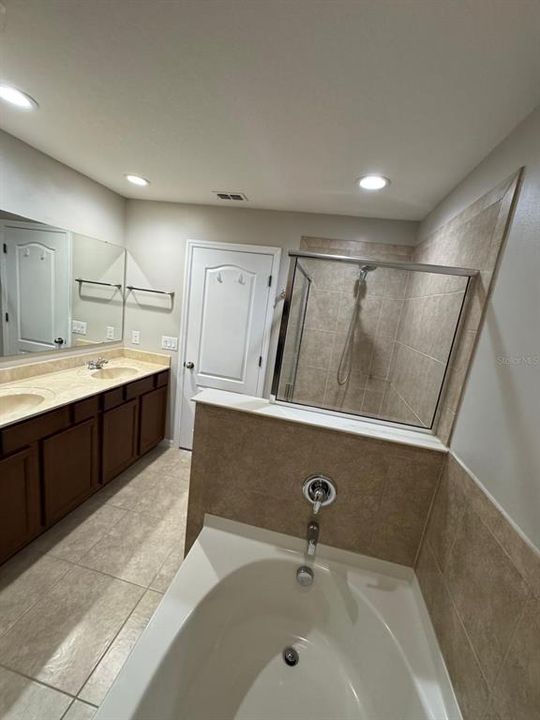 合同活跃: $3,000 (3 贝兹, 2 浴室, 1876 平方英尺)