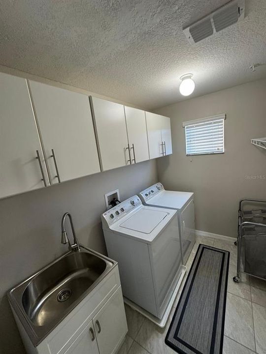 合同活跃: $3,000 (3 贝兹, 2 浴室, 1876 平方英尺)