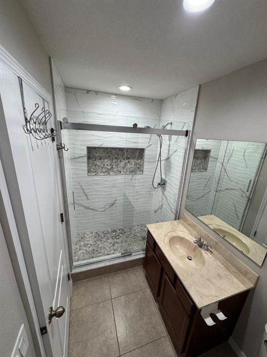 合同活跃: $3,000 (3 贝兹, 2 浴室, 1876 平方英尺)