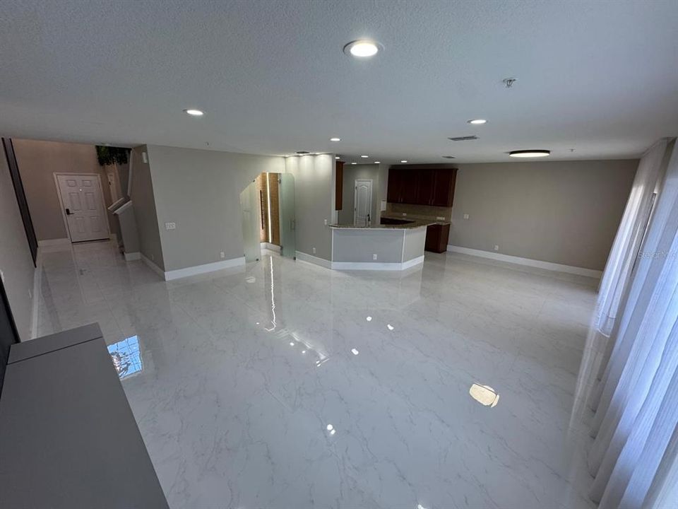 合同活跃: $3,000 (3 贝兹, 2 浴室, 1876 平方英尺)