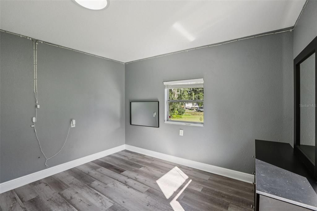 Active With Contract: $223,000 (2 beds, 1 baths, 936 Square Feet)