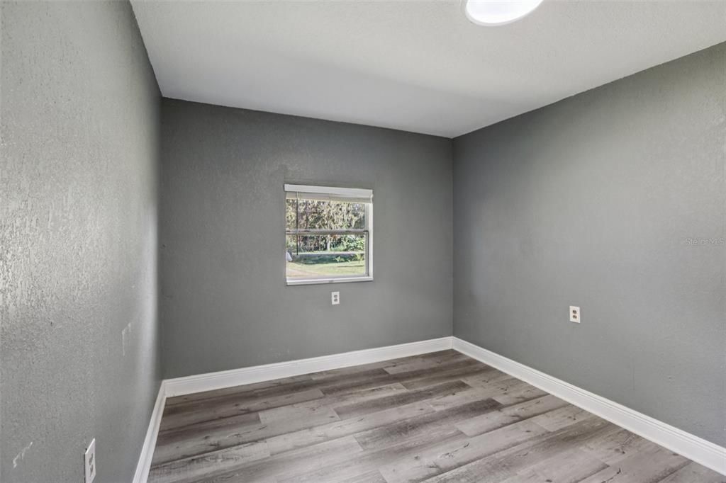 Active With Contract: $223,000 (2 beds, 1 baths, 936 Square Feet)