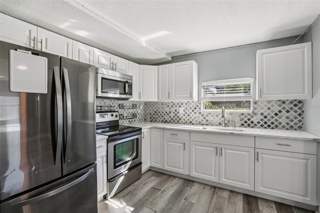 Active With Contract: $223,000 (2 beds, 1 baths, 936 Square Feet)