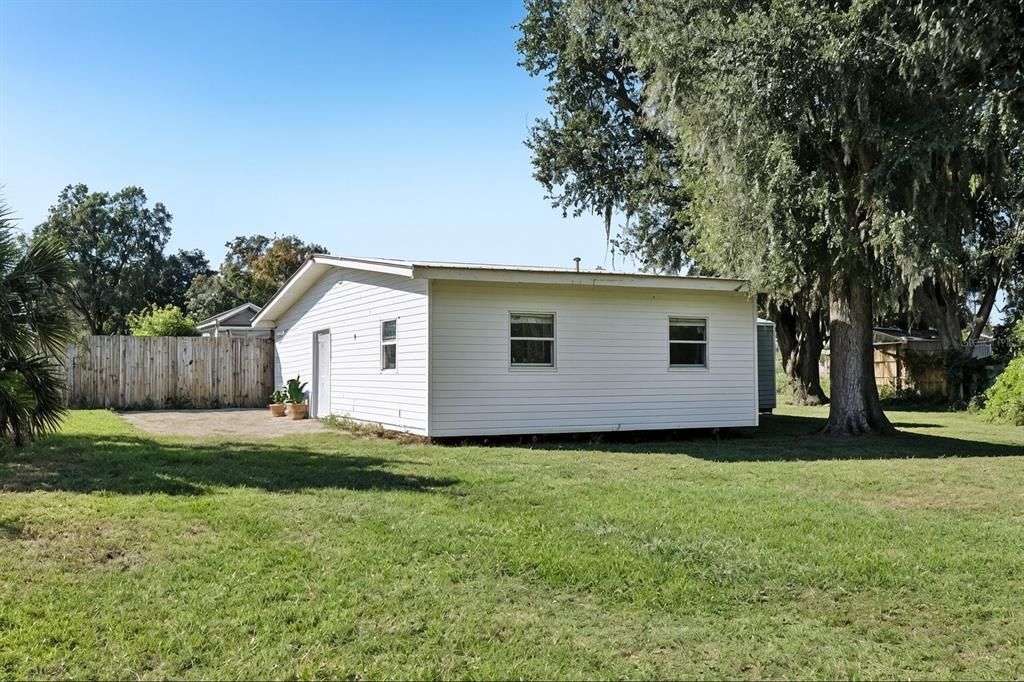 Active With Contract: $223,000 (2 beds, 1 baths, 936 Square Feet)